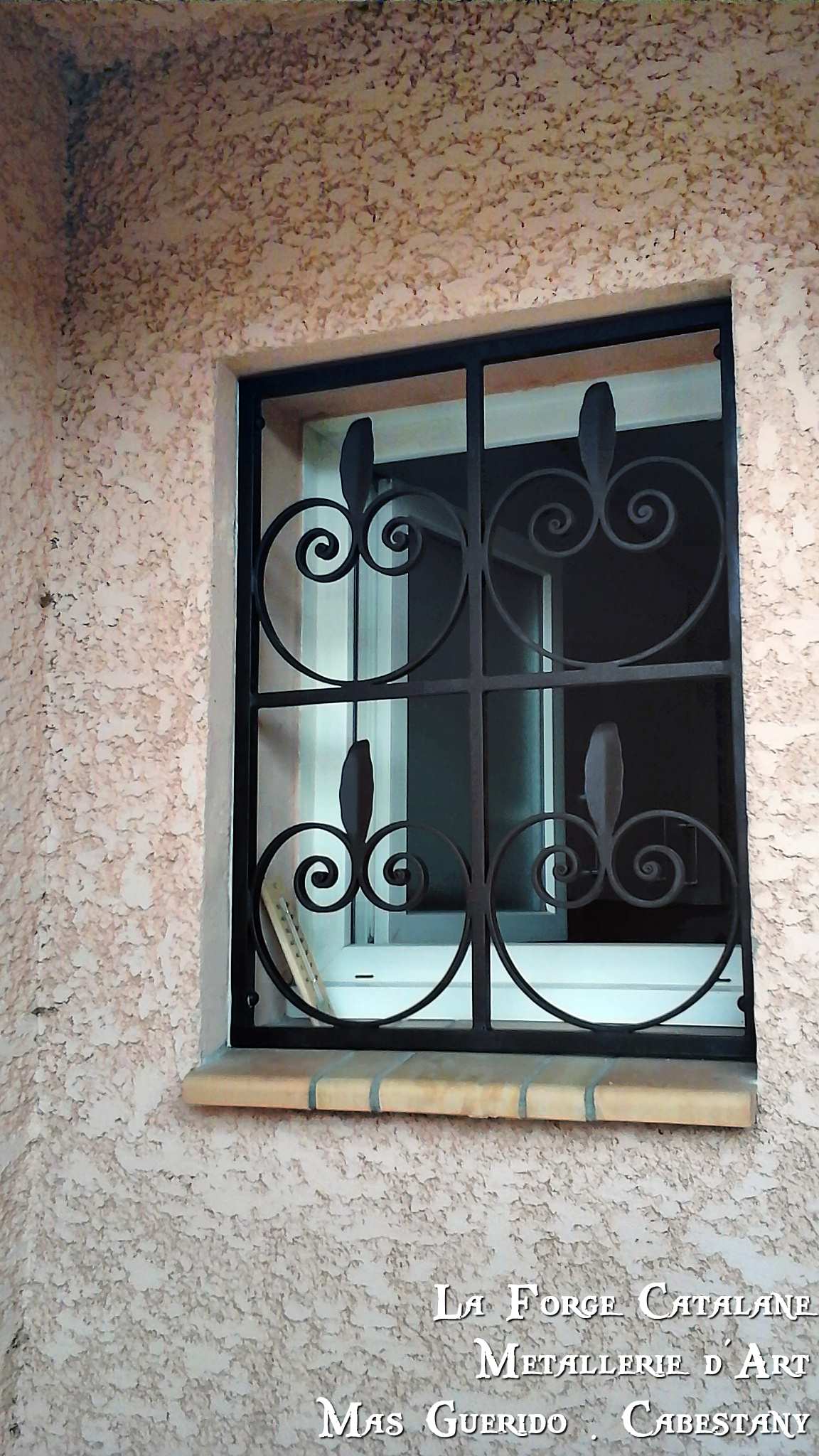 grille double coeur forge et flame forge catalane.jpg